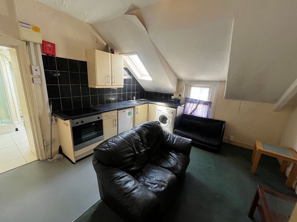 Property photo 2 of 5