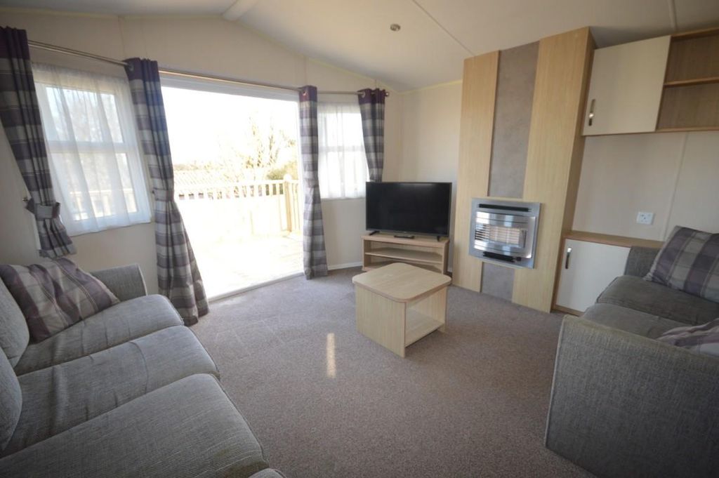 Property photo 2 of 17 Dsc_0013 (Medium).Jpg