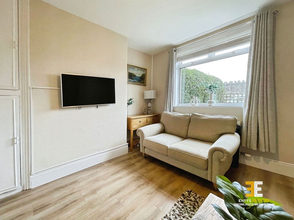 Property photo 3 of 27