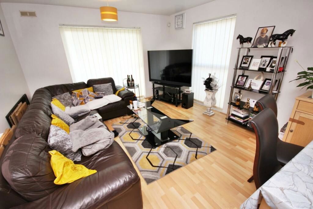 Property photo 2 of 9