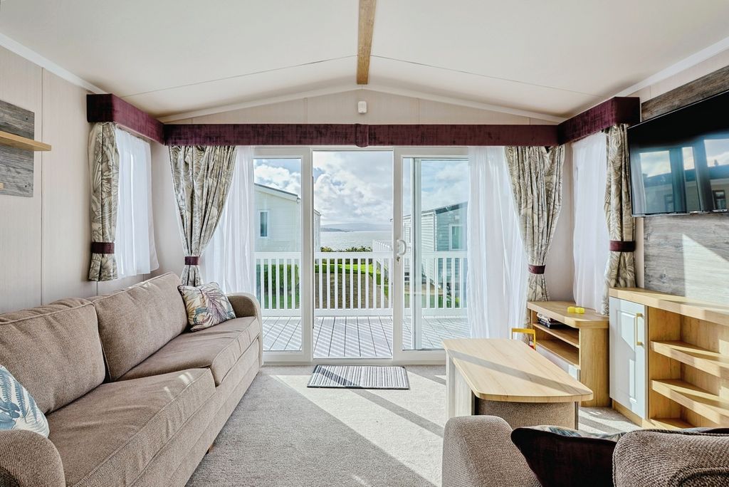 Property photo 2 of 17 Open Plan Living