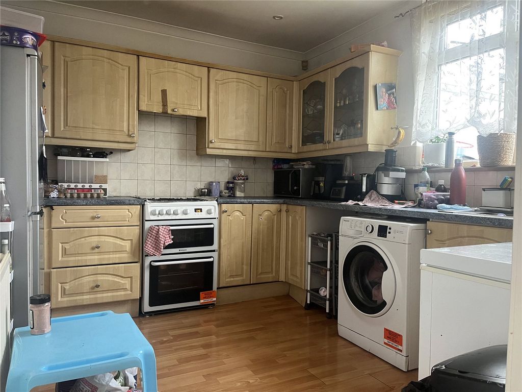 Property photo 3 of 4 Kitchen