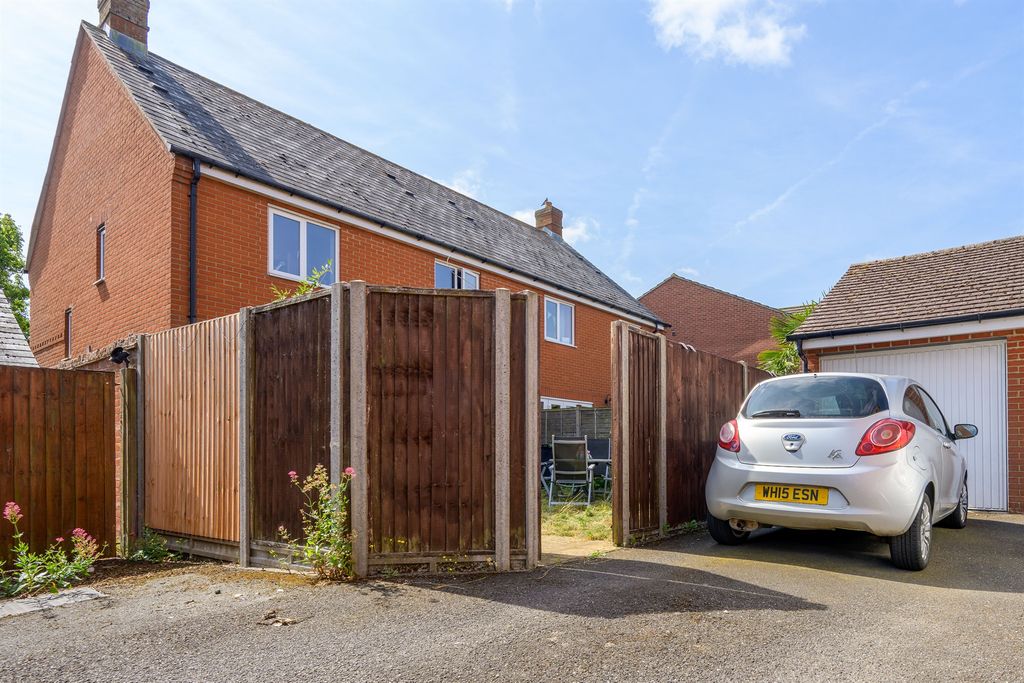 Property photo 2 of 11