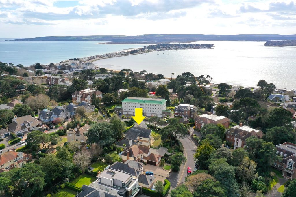 Property photo 2 of 40