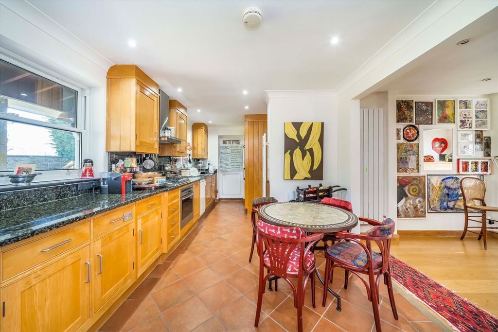 Property photo 3 of 6