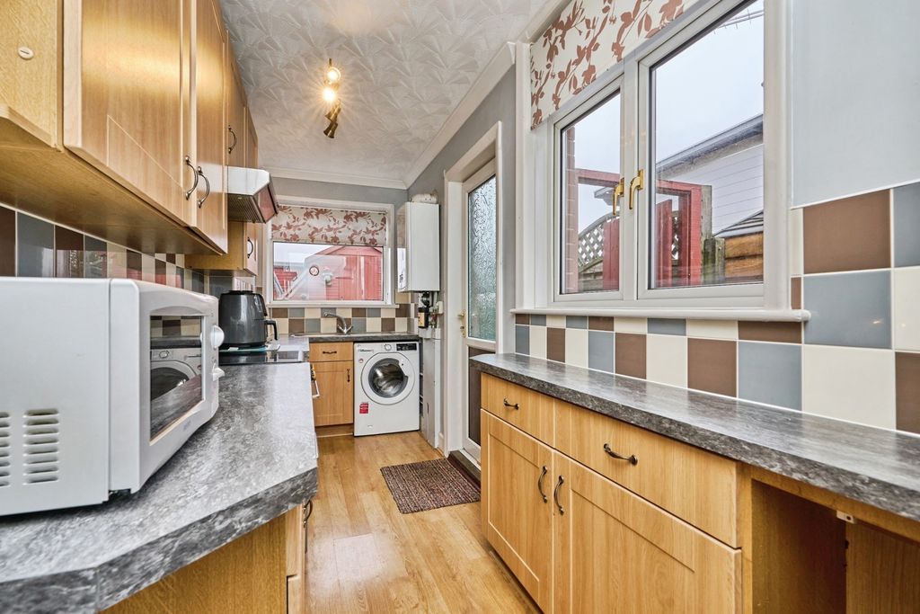 Property photo 2 of 17 Kitchen