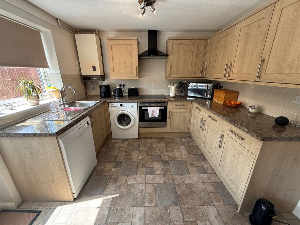 Property photo 2 of 8 4274781