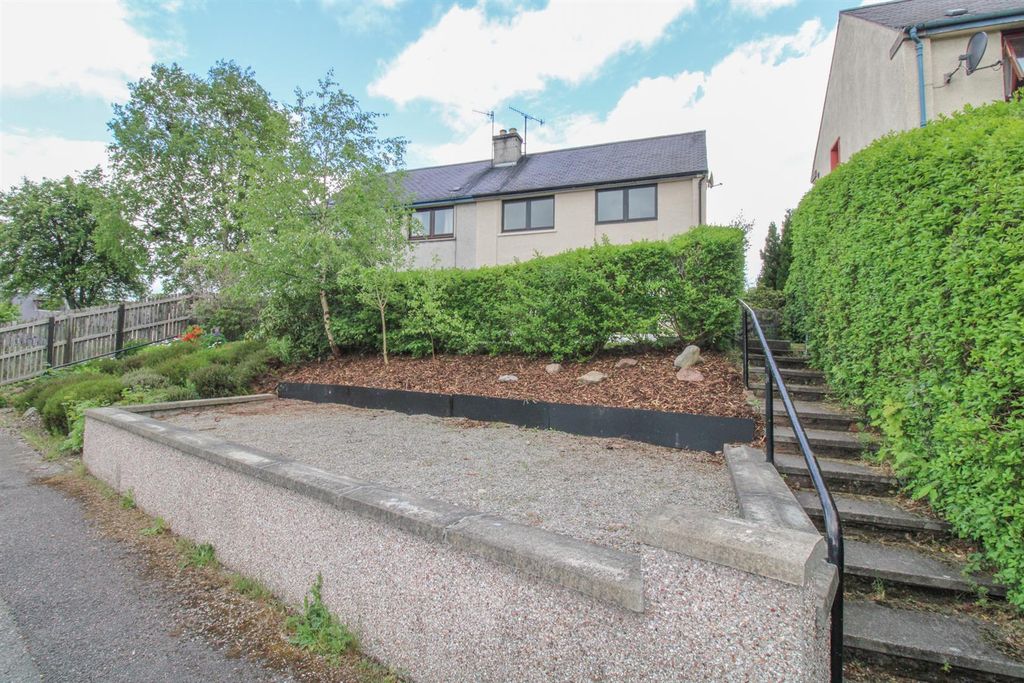 Property photo 3 of 22 Front Garden