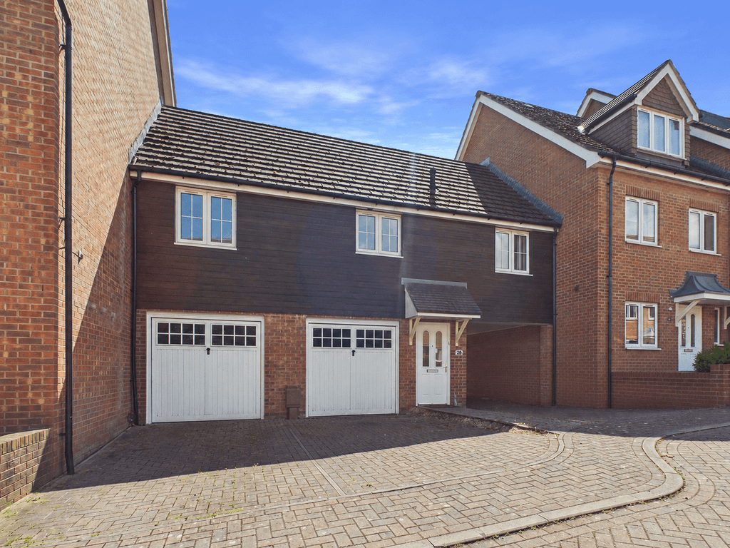Property photo 1 of 8 2 Bedroom Coach House For Sale