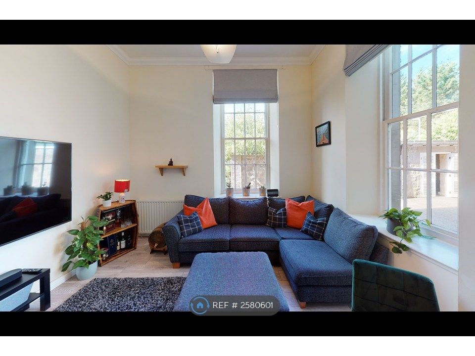 Property photo 1 of 8 Living Room