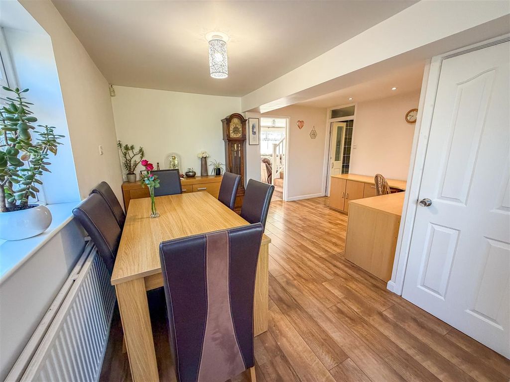 Property photo 3 of 25 Dining/Sitting Room