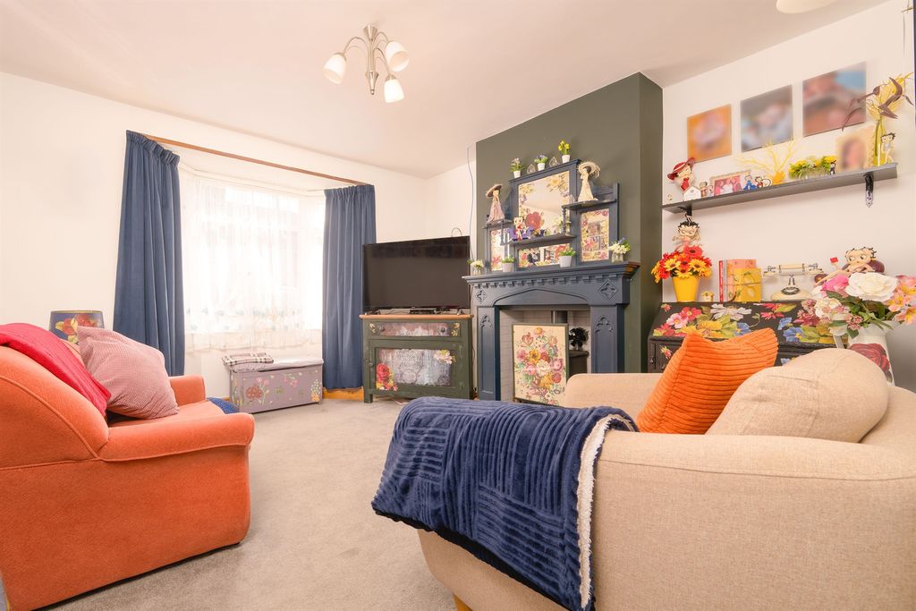 Property photo 2 of 18