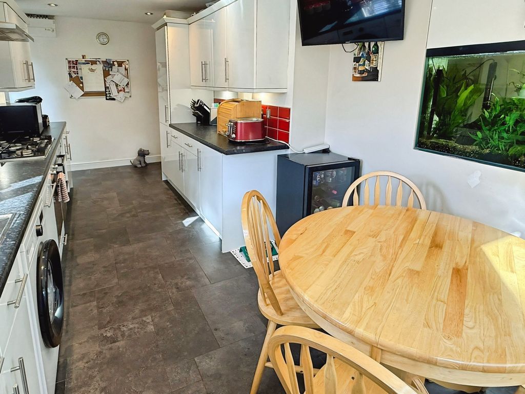 Property photo 3 of 27