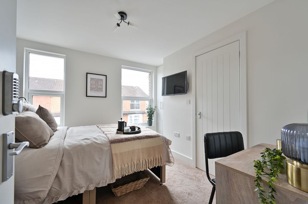 Property photo 3 of 55