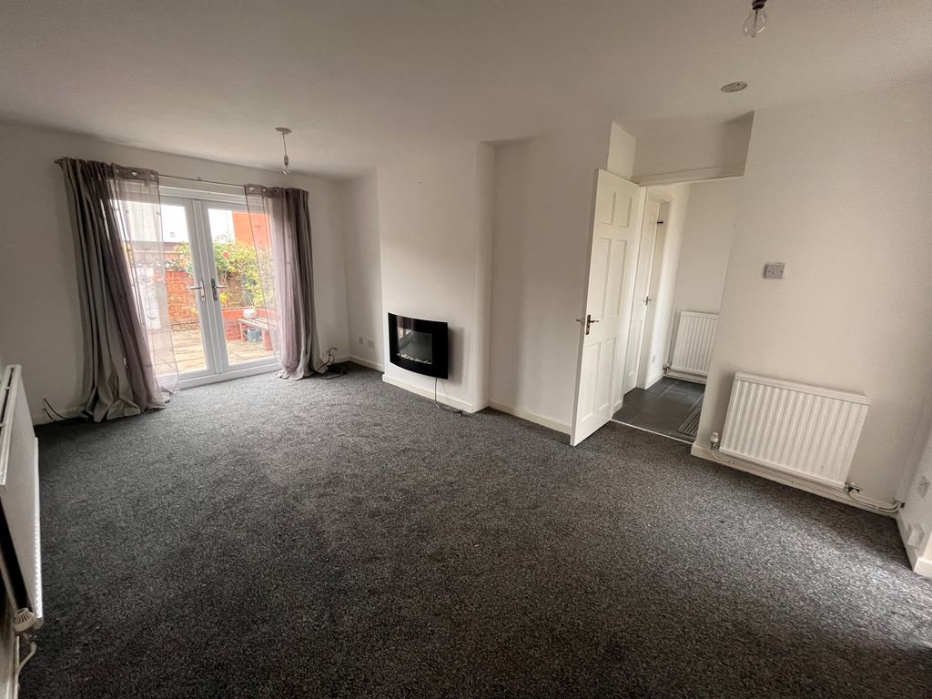 Property photo 3 of 7 Lounge