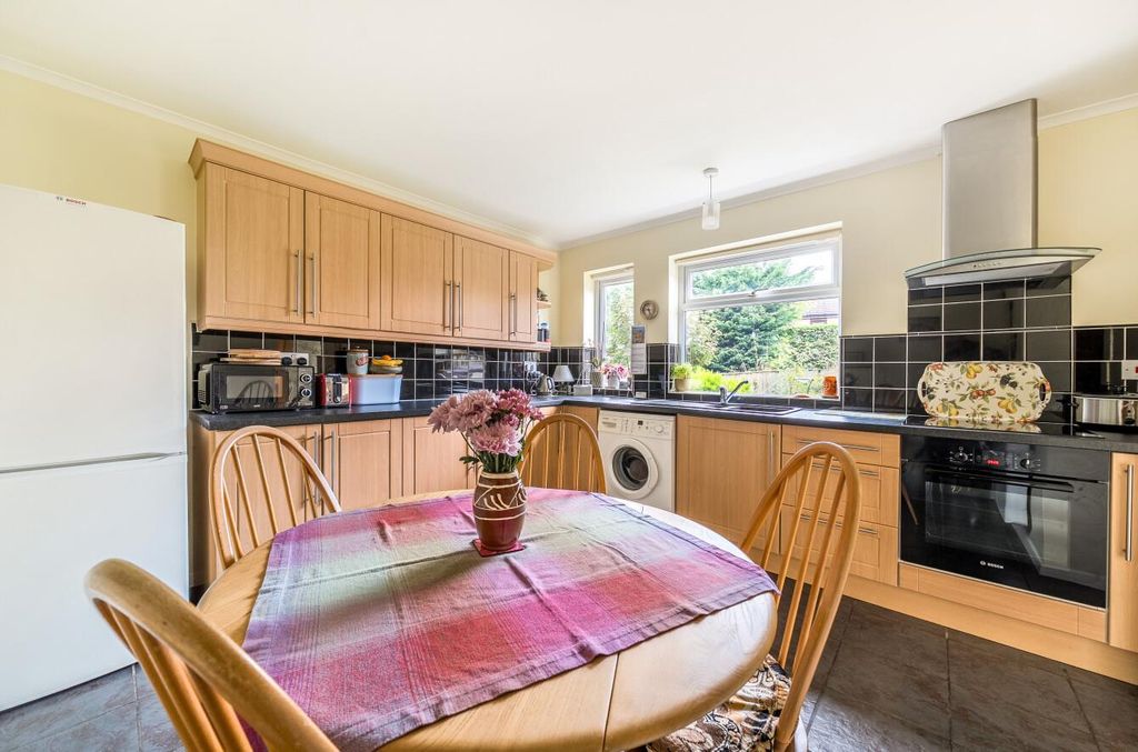 Property photo 3 of 11 1371243-13-68F9Ea926F506-Arw-1.Jpg