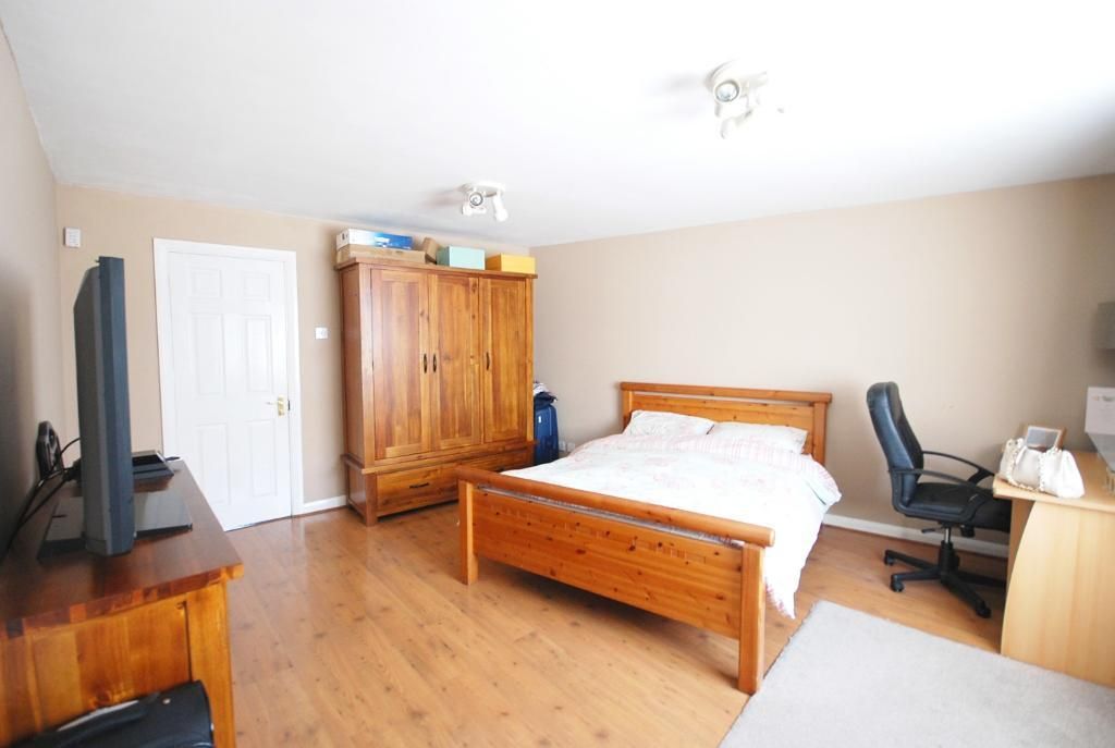 Property photo 3 of 17 Bedroom 4