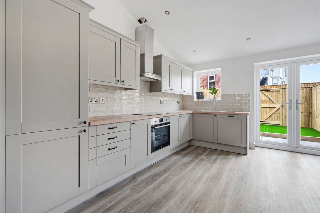 Property photo 2 of 26 Picture No. 41