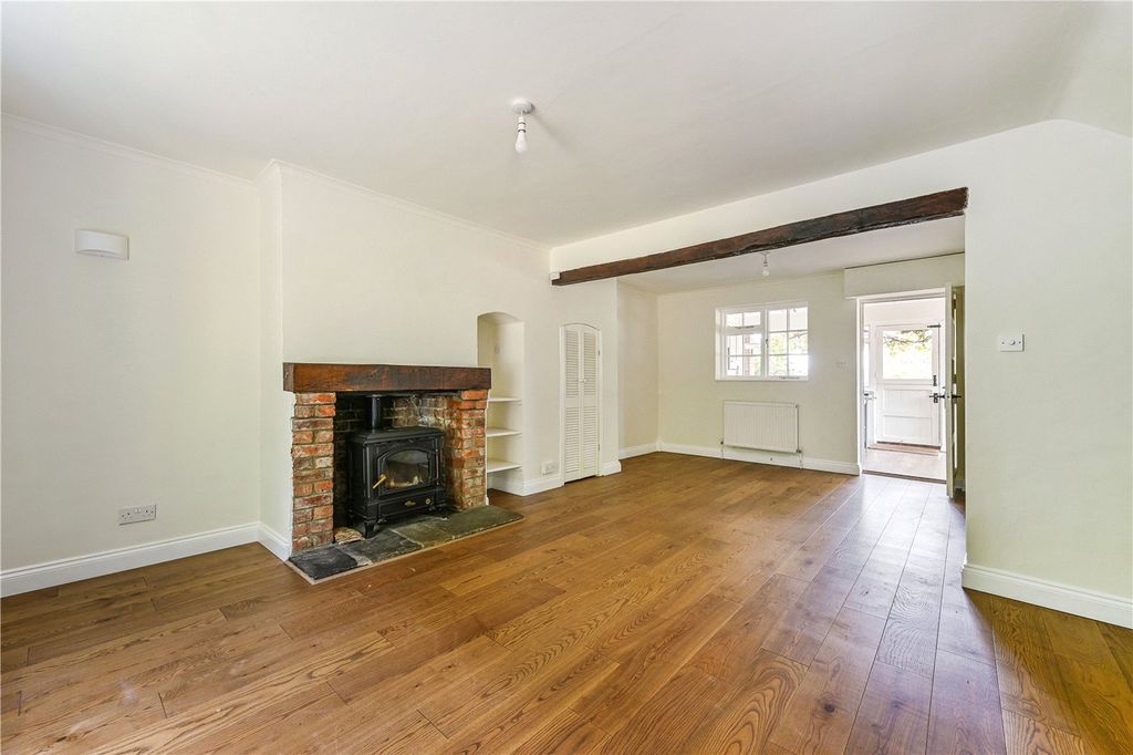 Property photo 2 of 18 Sitting Room