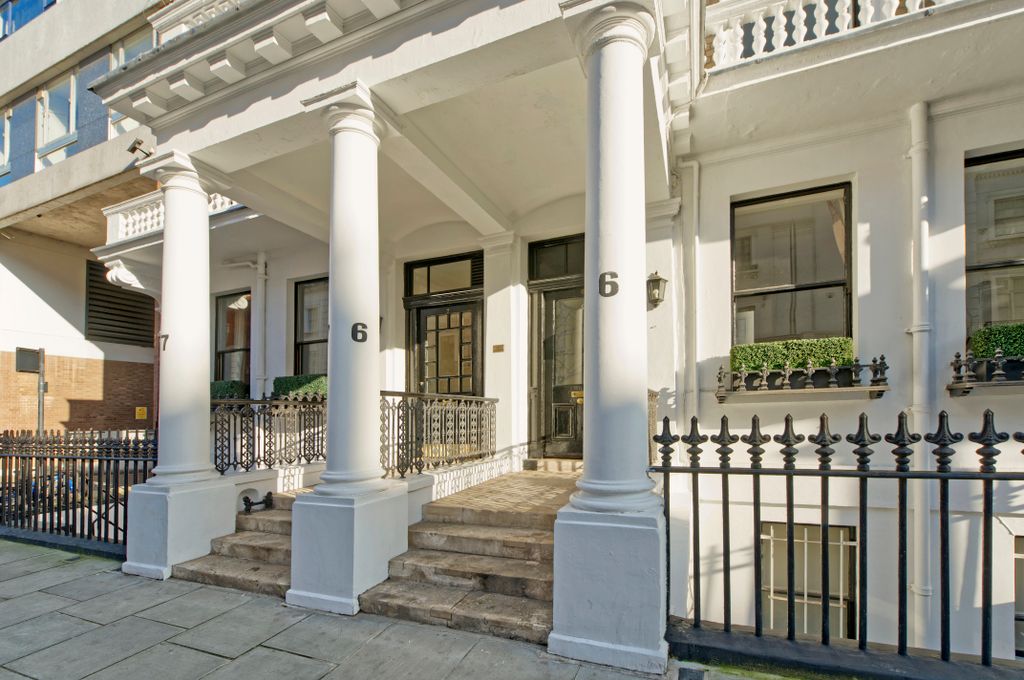 Property photo 2 of 9 10@6-7 Ovington Gdns-3255