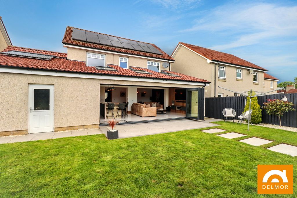 Property photo 2 of 43