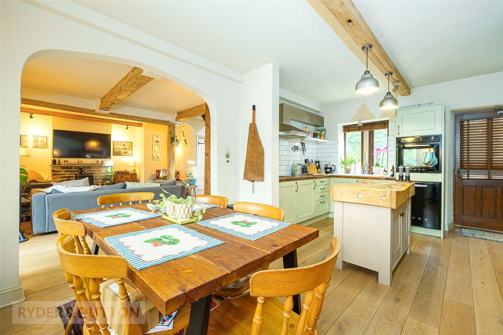 Property photo 2 of 25 Kitchen Diner