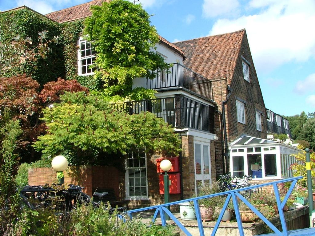 Property photo 2 of 12 Riverside 11 001.Jpg