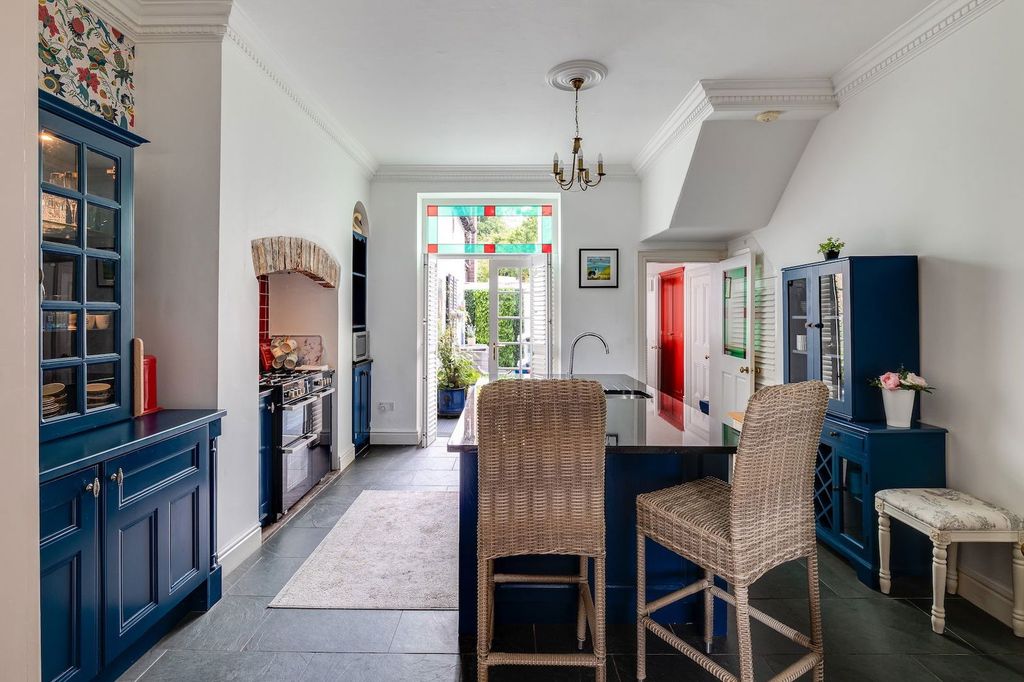 Property photo 1 of 28