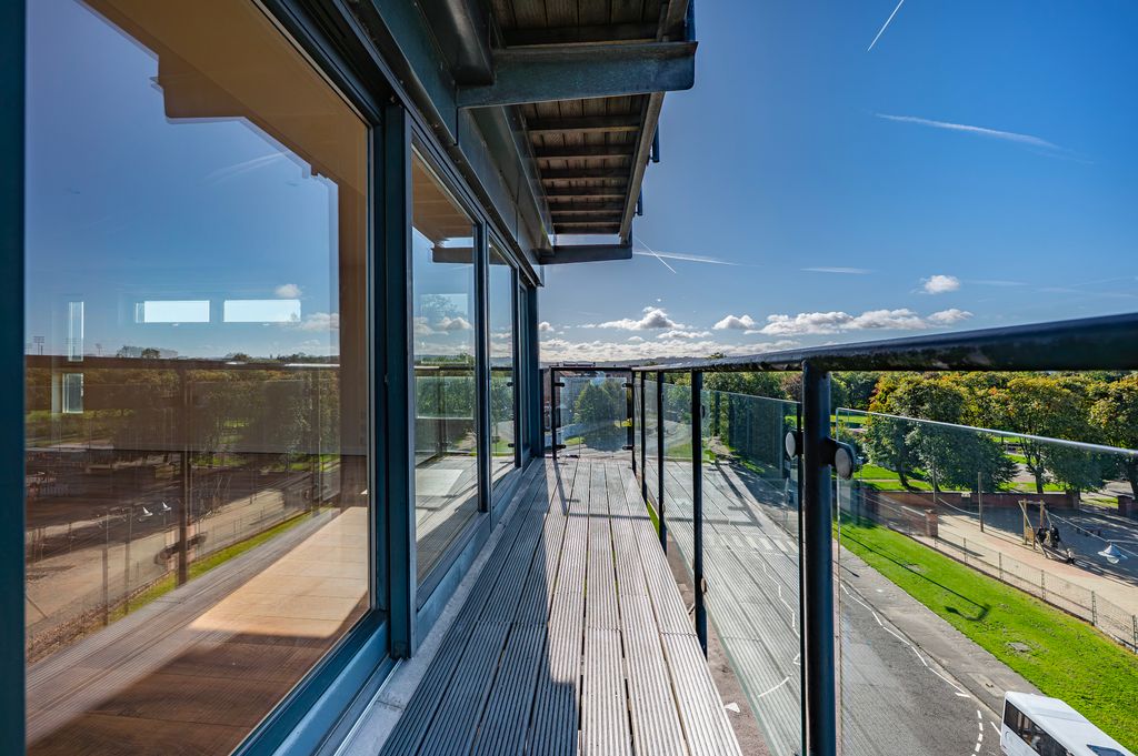 Property photo 2 of 27