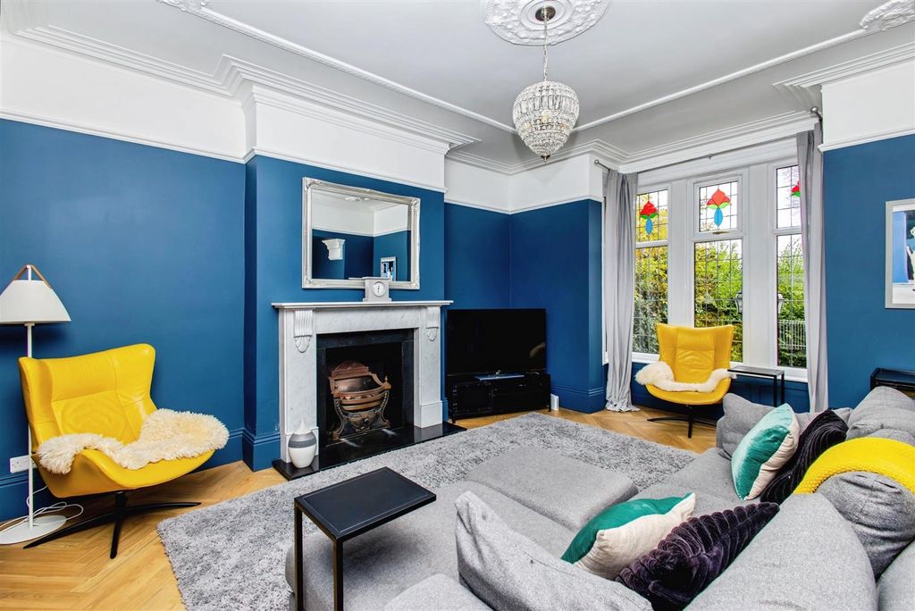 Property photo 3 of 33 Lounge/Dining Room