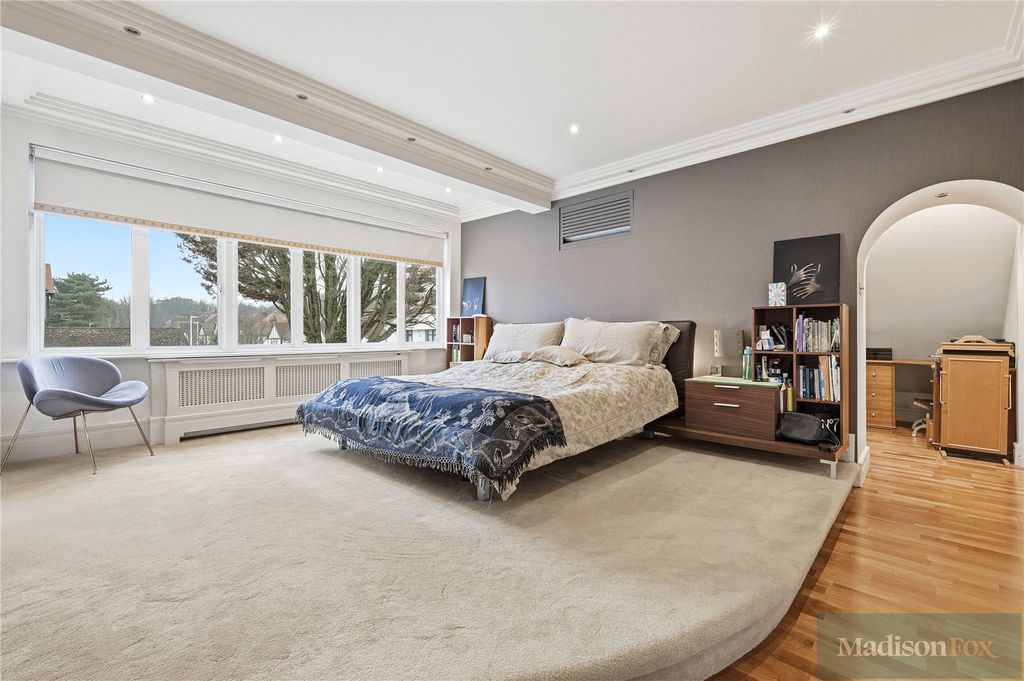 Property photo 3 of 45 Picture No. 18