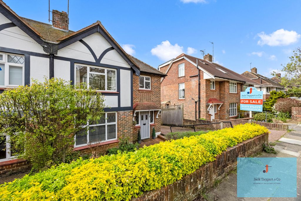 Property photo 1 of 18 Front (Exterior)