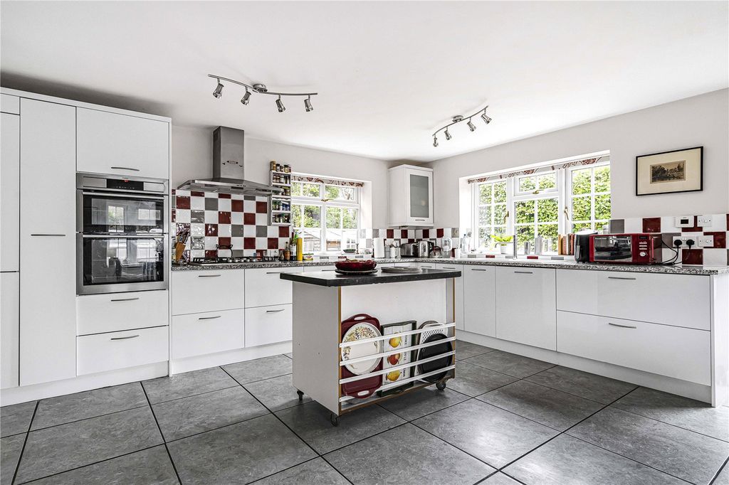 Property photo 3 of 28 Picture No. 33