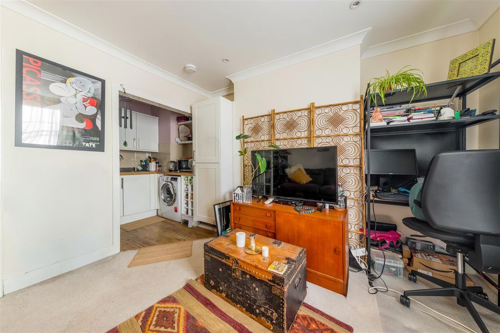 Property photo 3 of 11 Cross Street-6.Jpg