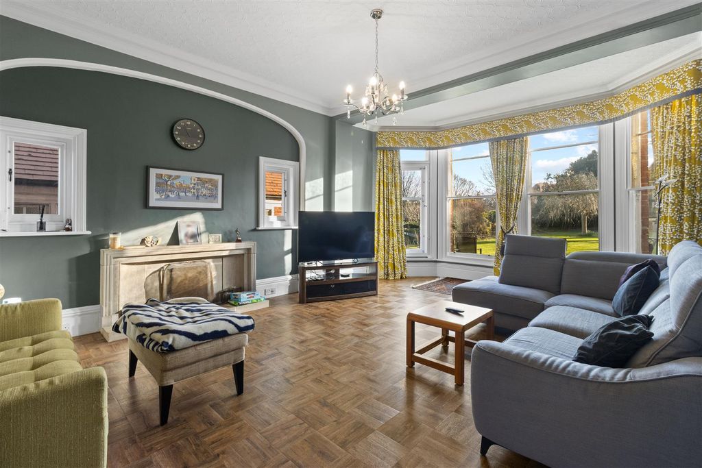 Property photo 3 of 28 Sitting Room