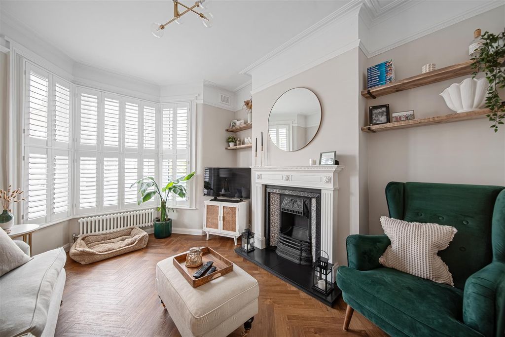 Property photo 1 of 21 Grangehill Road-09.Jpg