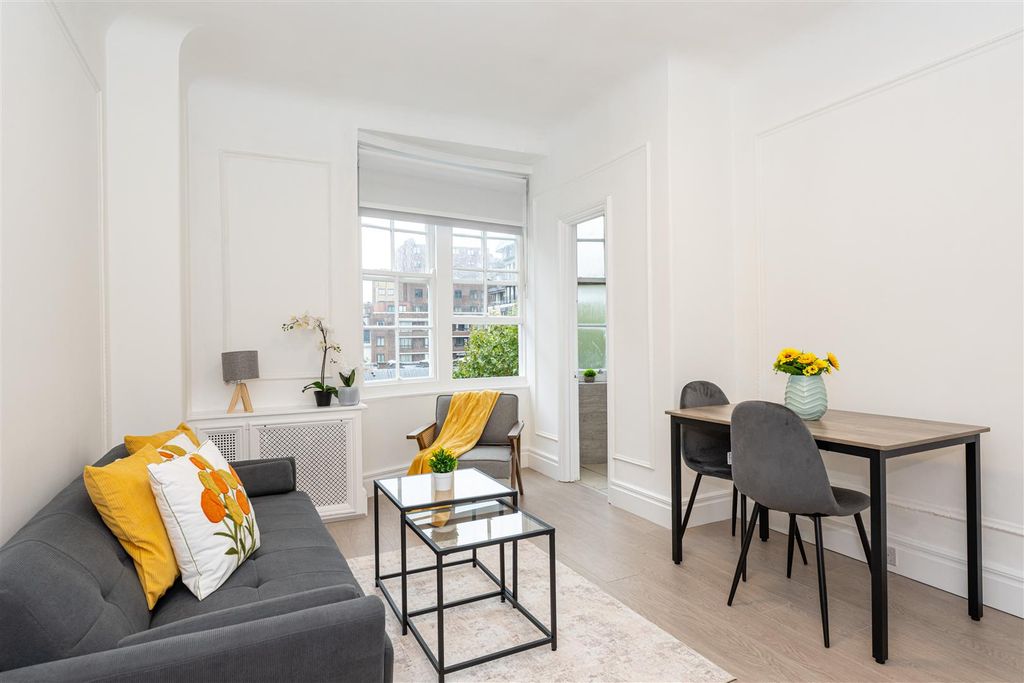 Property photo 3 of 11 Queen’S Court 22A-003 Mr.Jpg
