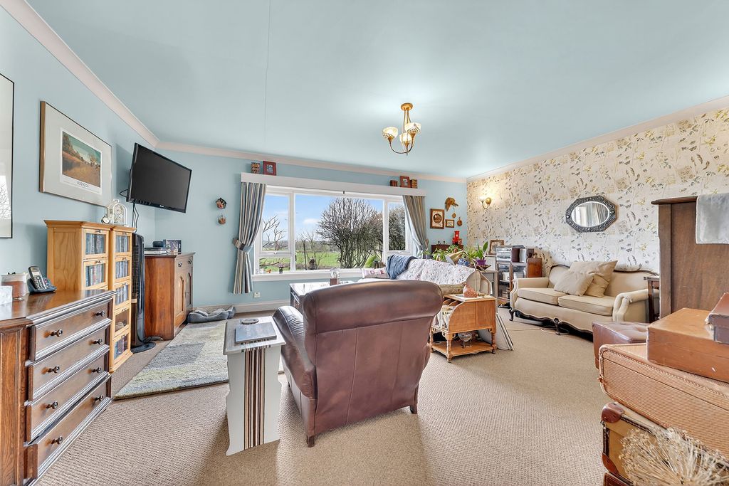 Property photo 2 of 27