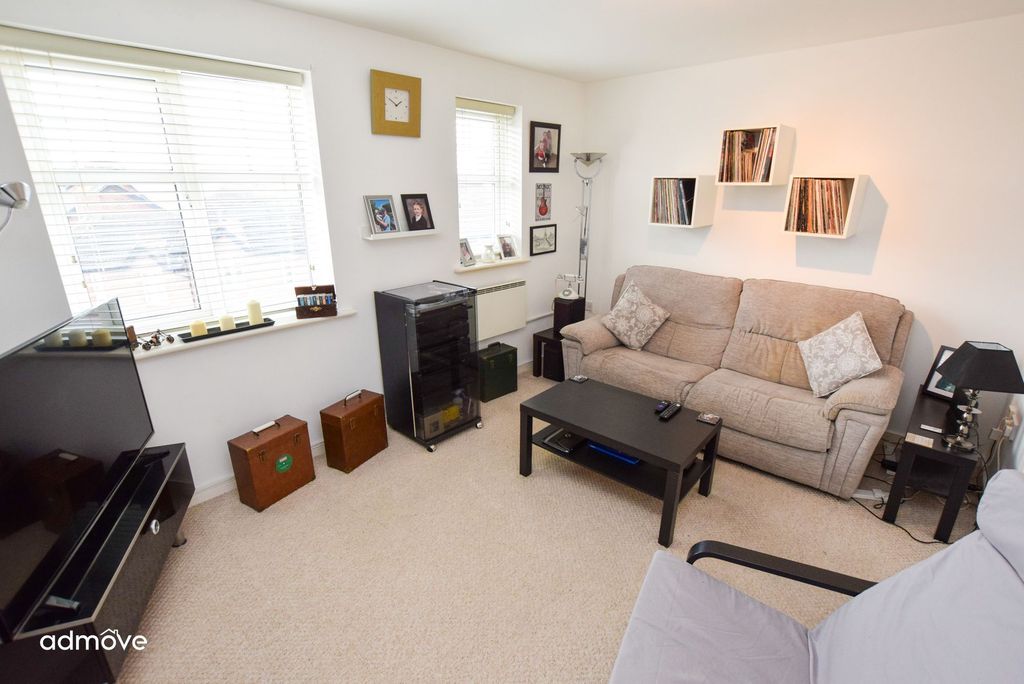 Property photo 3 of 12