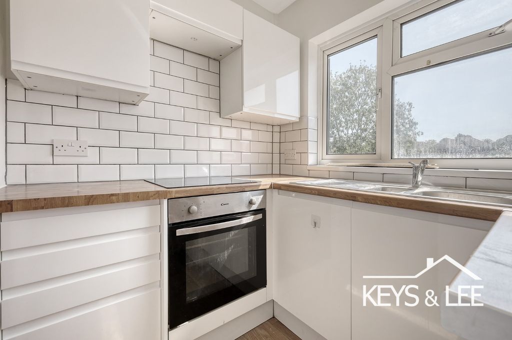 Property photo 3 of 9 4476995