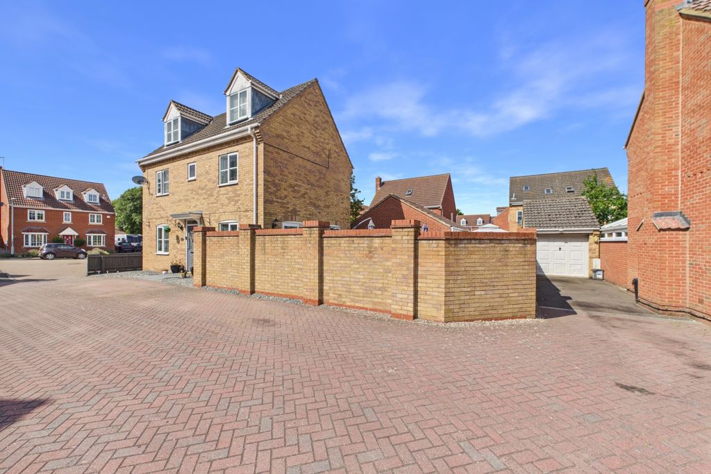 Property photo 1 of 24 Ewemove - Spalding - Walnut View - Front Of House