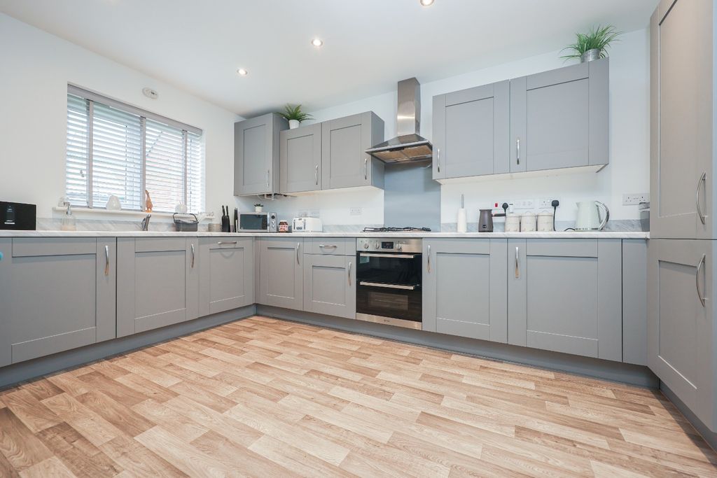 Property photo 3 of 26 4678252