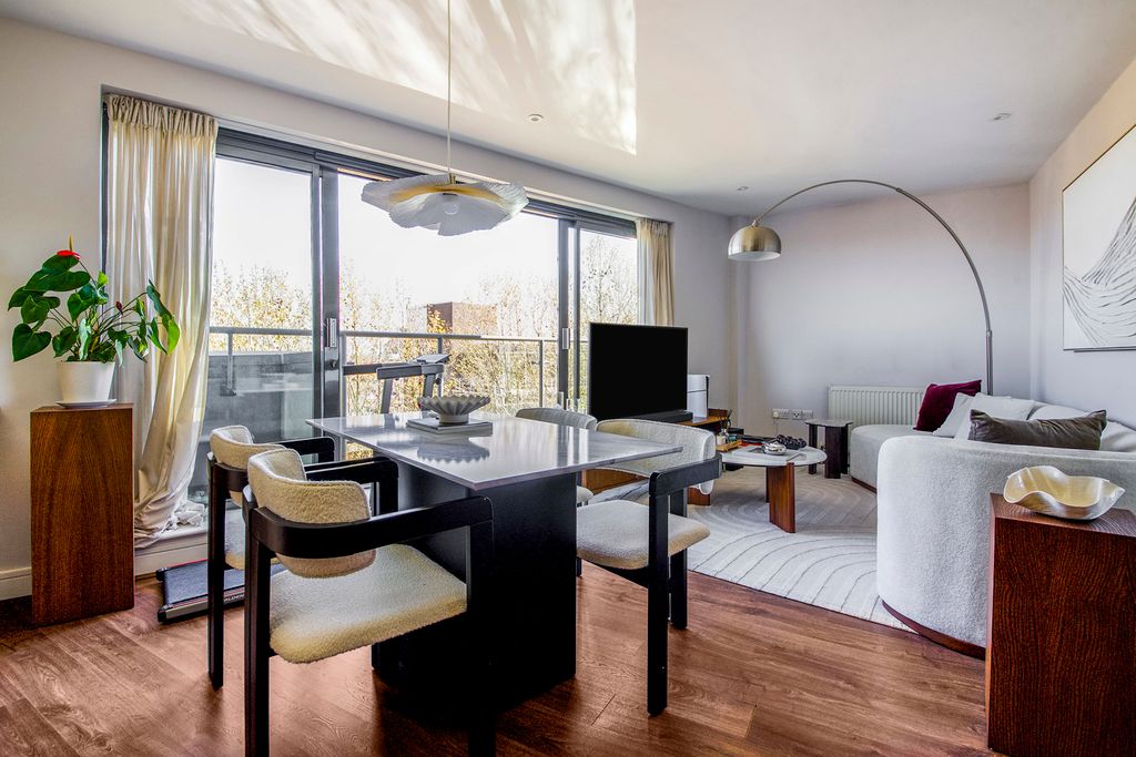 Property photo 2 of 15 Reception/Kitchen