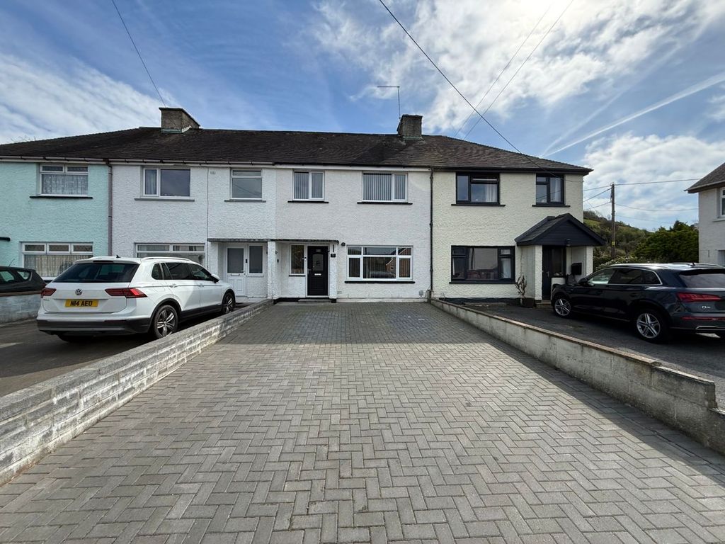 Property photo 2 of 27