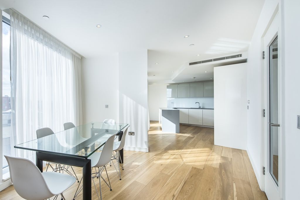 Property photo 3 of 9 Regents Wharf
