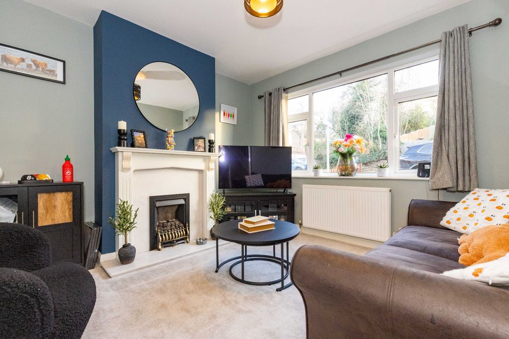 Property photo 2 of 16 Lounge