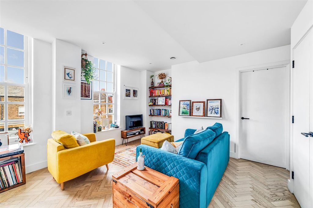 Property photo 3 of 12 6 Alexandra House-2.Jpg