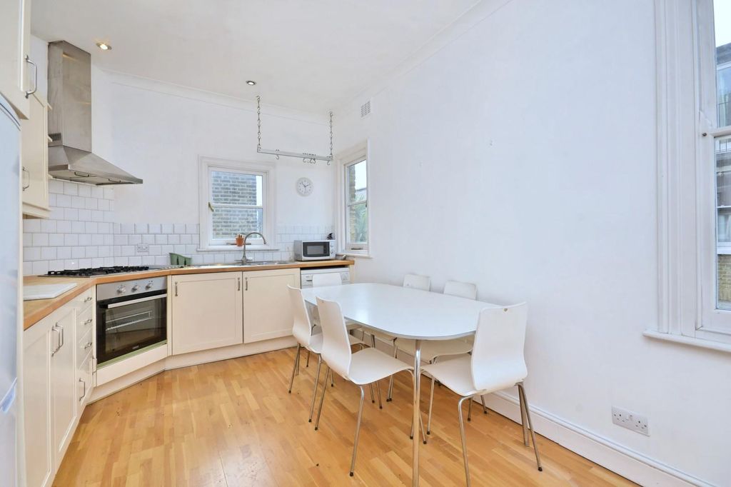 Property photo 2 of 14 Kitchen / Dining Room