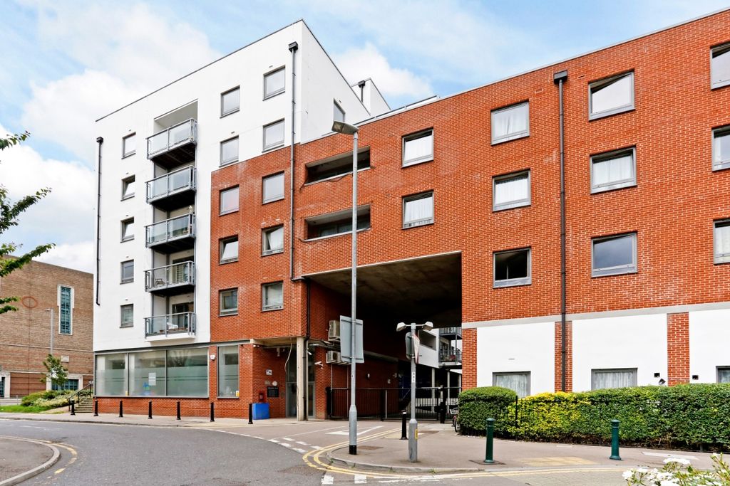 Property photo 3 of 10 F80 Ashleigh Cour...