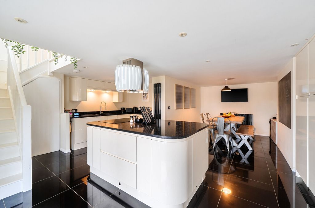 Property photo 2 of 23 Kitchen